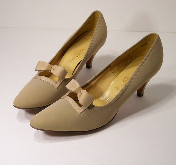 Honey Beige Corfam Pumps with Bows Womens 8.5 AA Suede by funfinds