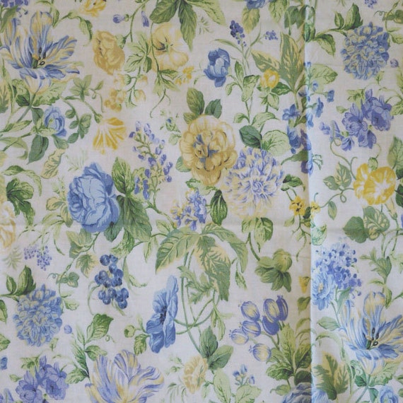 Quilting Cotton Print Fabric Summer Flowers by DartingDogFabric