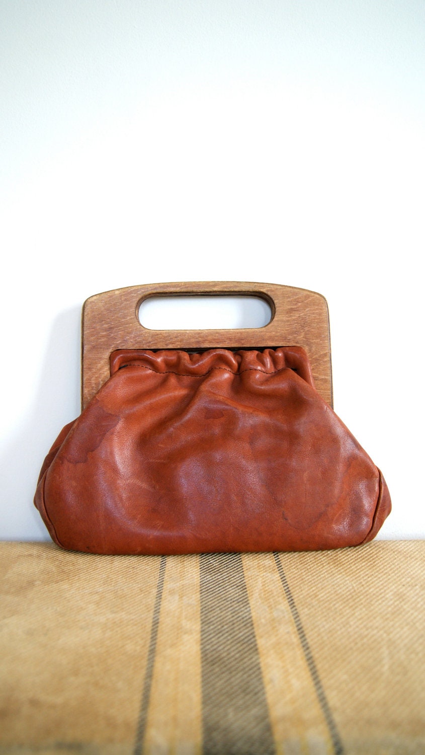 Vintage Handbag. 60s Leather / Wood Handle Purse. Chestnut