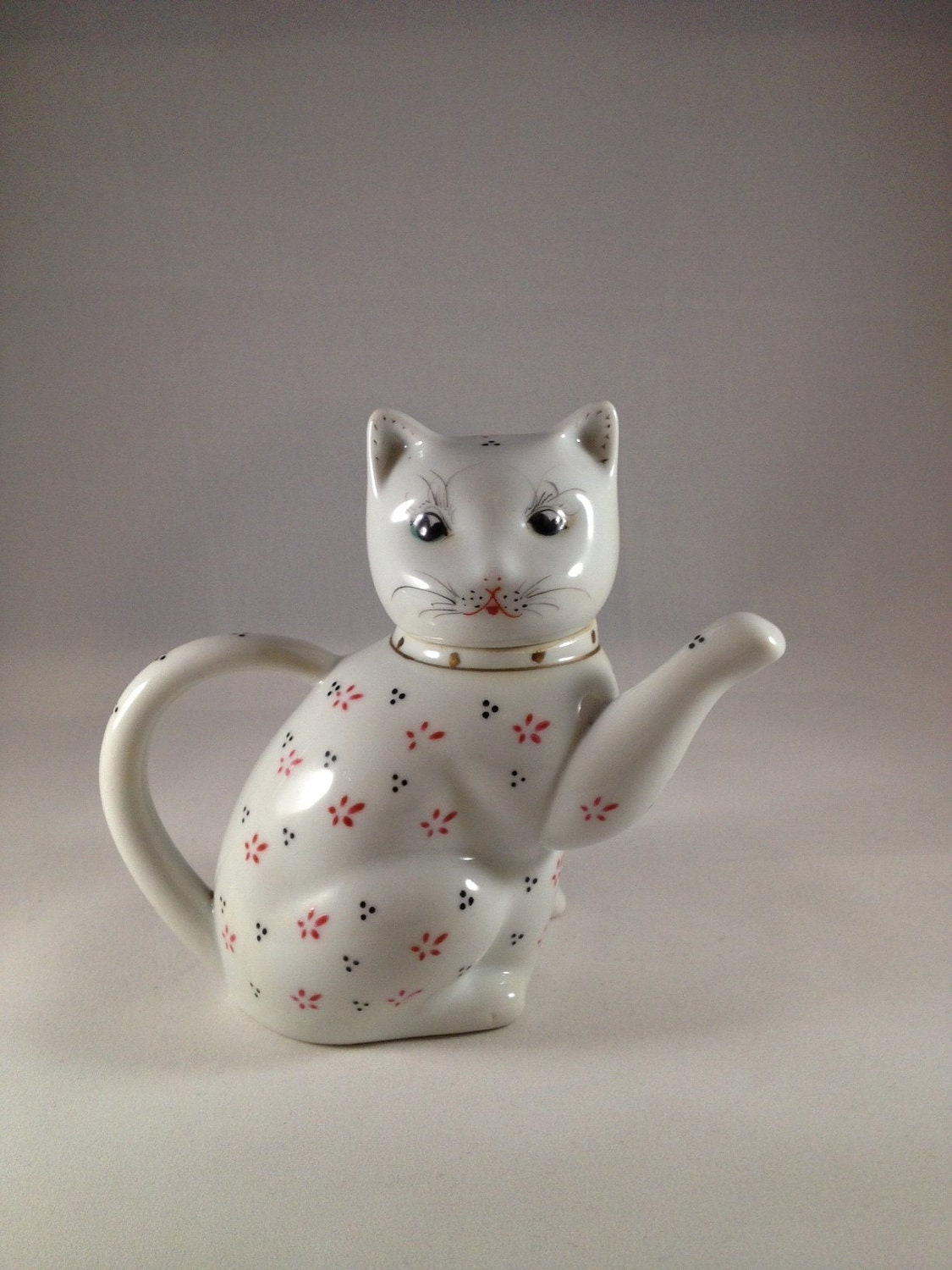 Cute Vintage Cat Teapot