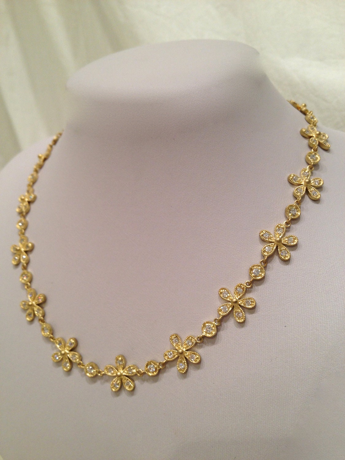 Daisy Daisy Flower Necklace Matte Gold by WOWTHATSBEAUTIFUL