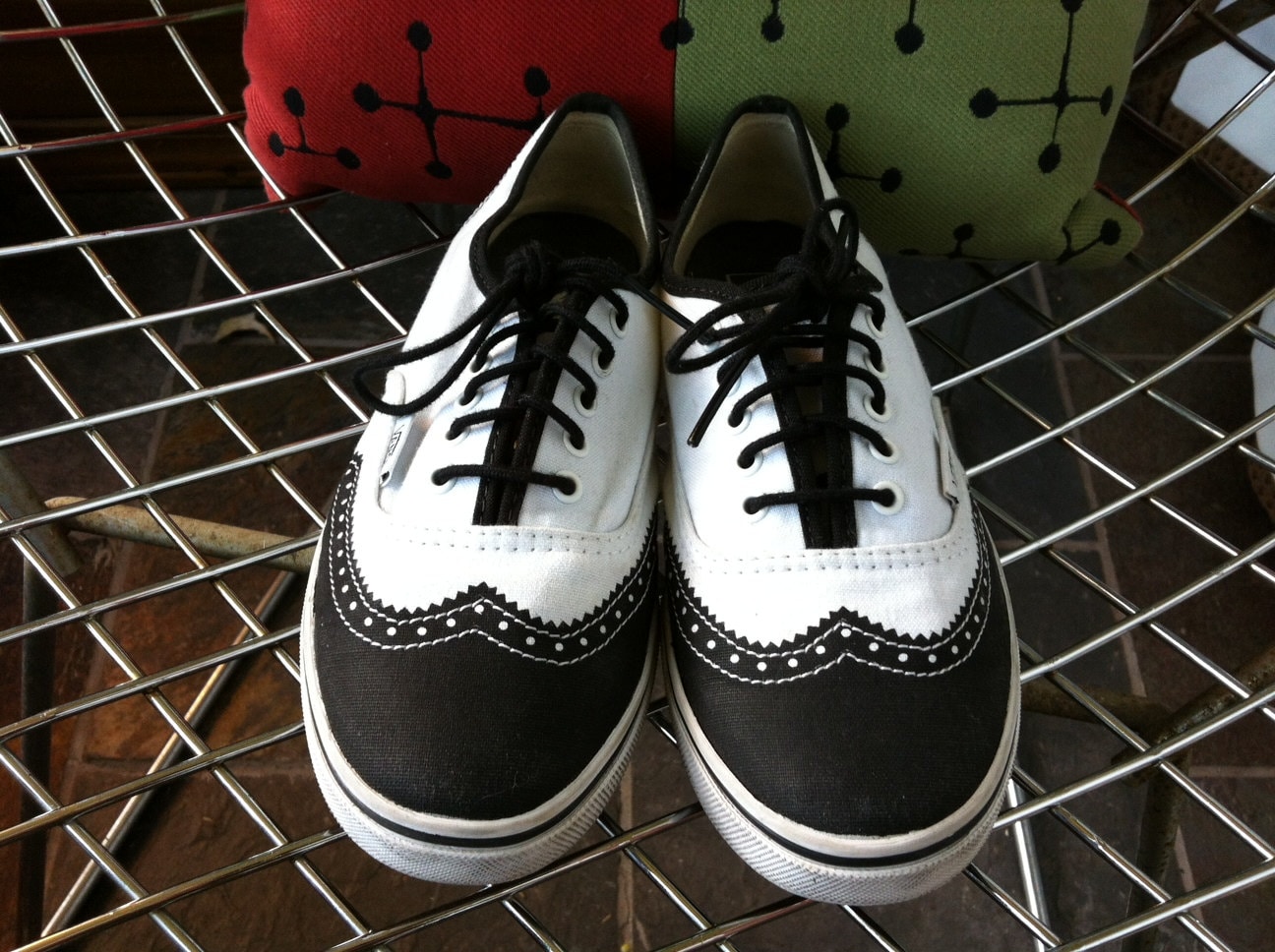 vans wingtip black and white