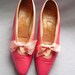 Vintage 60s Bowtie Pumps sz 9 Eu 40 Ted SAVAL Pink Kitten Heel Shoes Leather Narrow width