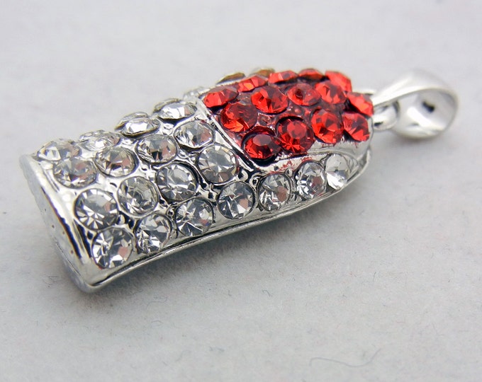 Rhinestone Encrusted Dimensional Finger Pendant