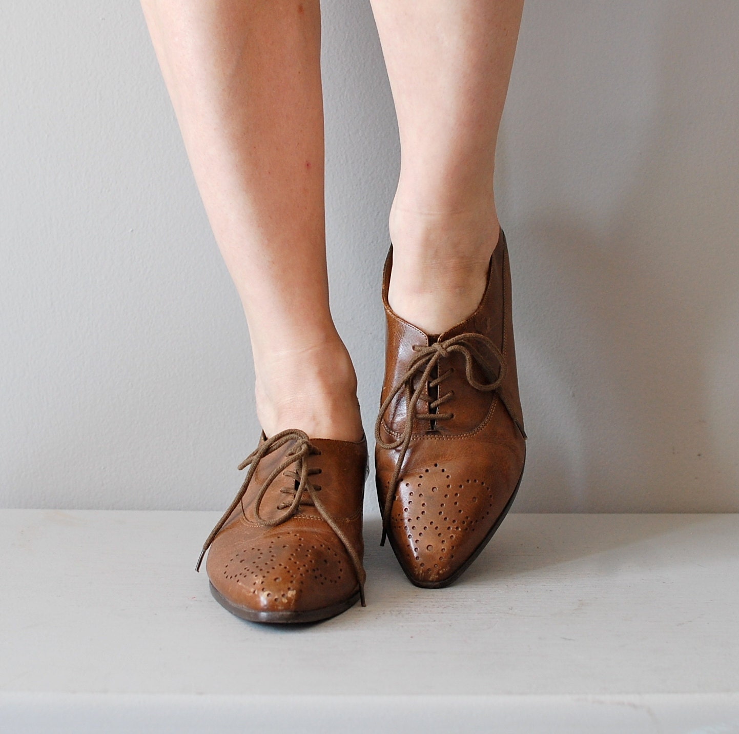 leather oxfords / vintage 80s oxford shoes / tooled leather