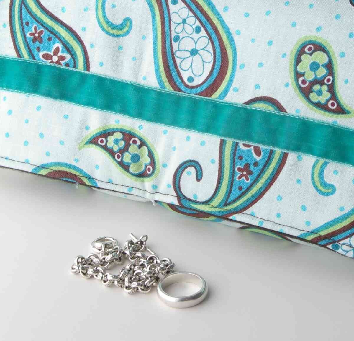 Jewelry Anti Tarnish Organizer. Pockets Zipper Protects