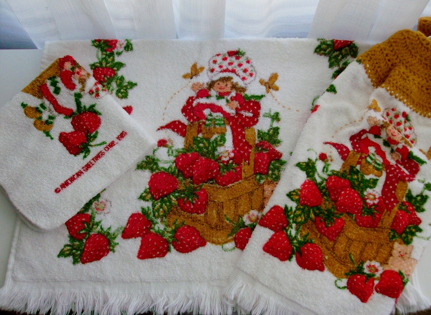 NEW 80s Strawberry Shortcake Kitchen Towel Set