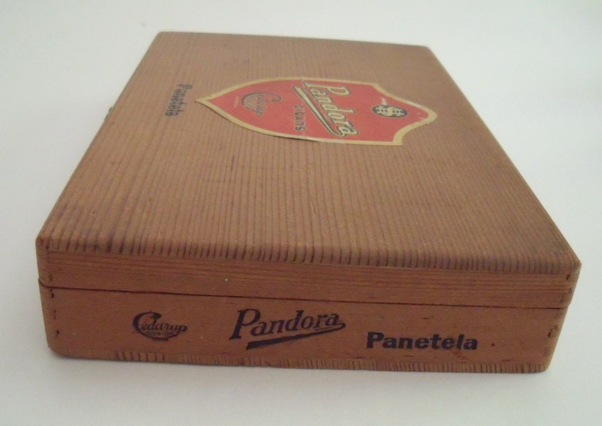 Vintage 70s Pandora Cedar Cigar Box