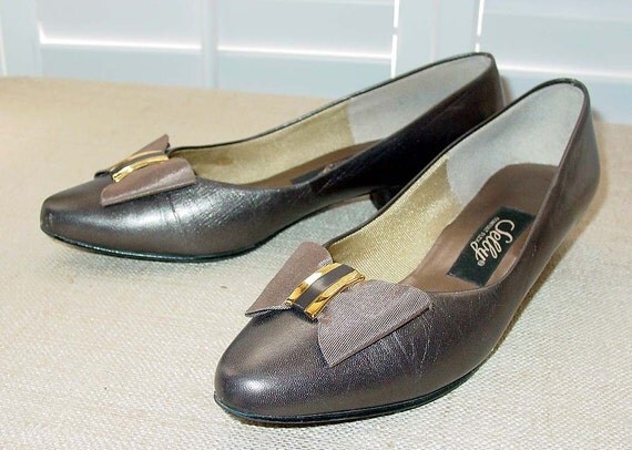 Vintage Selby shoes bow on toe taupe gray pearl satin