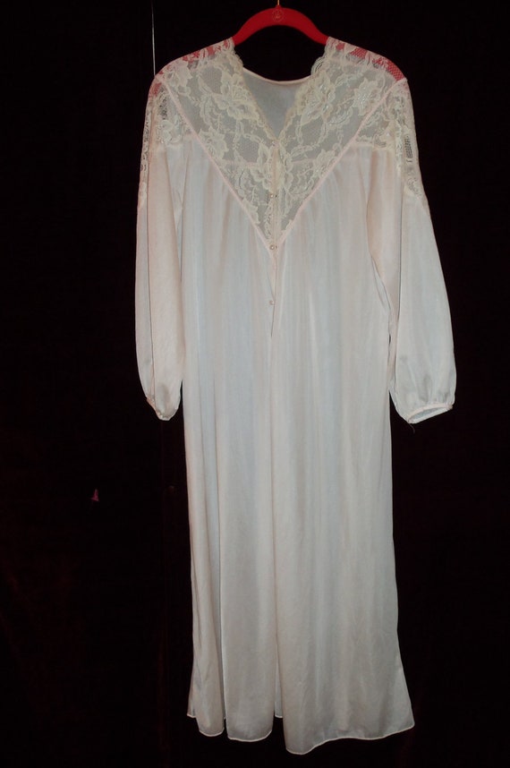 VIntage 80s Nylon and Lace Robe By Wacoal by TheFrenchBoudoir