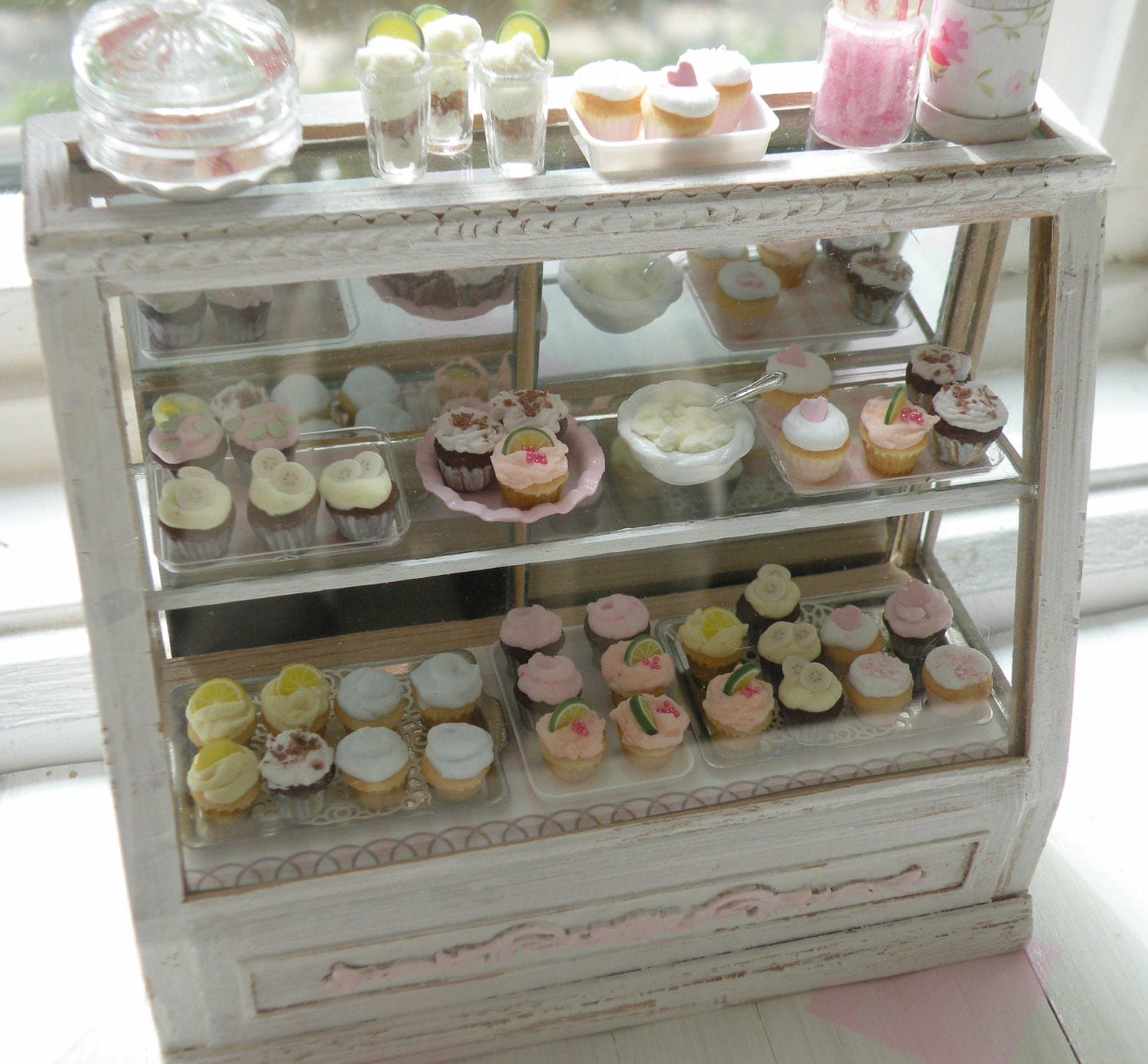 Download Miniature Stunning Shabby Chic Bakery Counter