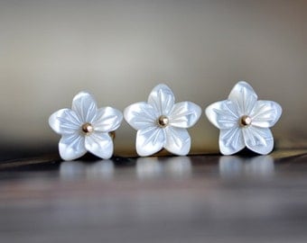 White Mother of Pearl Shell Flower Beads 10mm -V1055 / 10Pcs