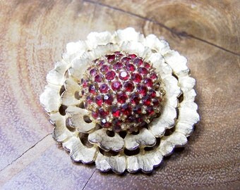 Red Rhinestone Center Flower Brooch Unsigned