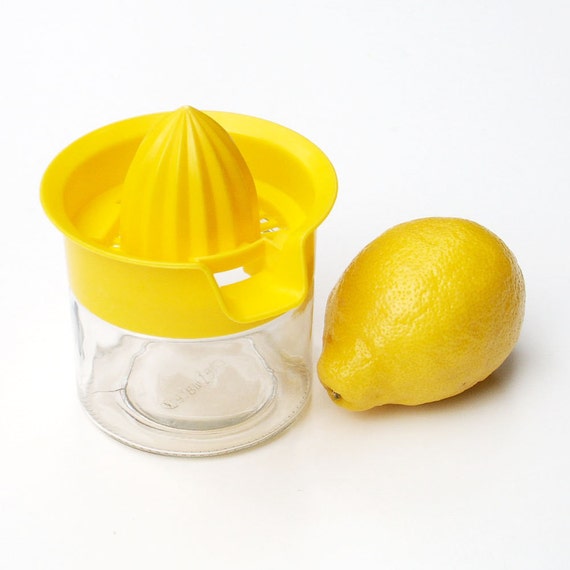 Retro Yellow Lemon Juicer Citrus Juicer Reamer by Chefmate