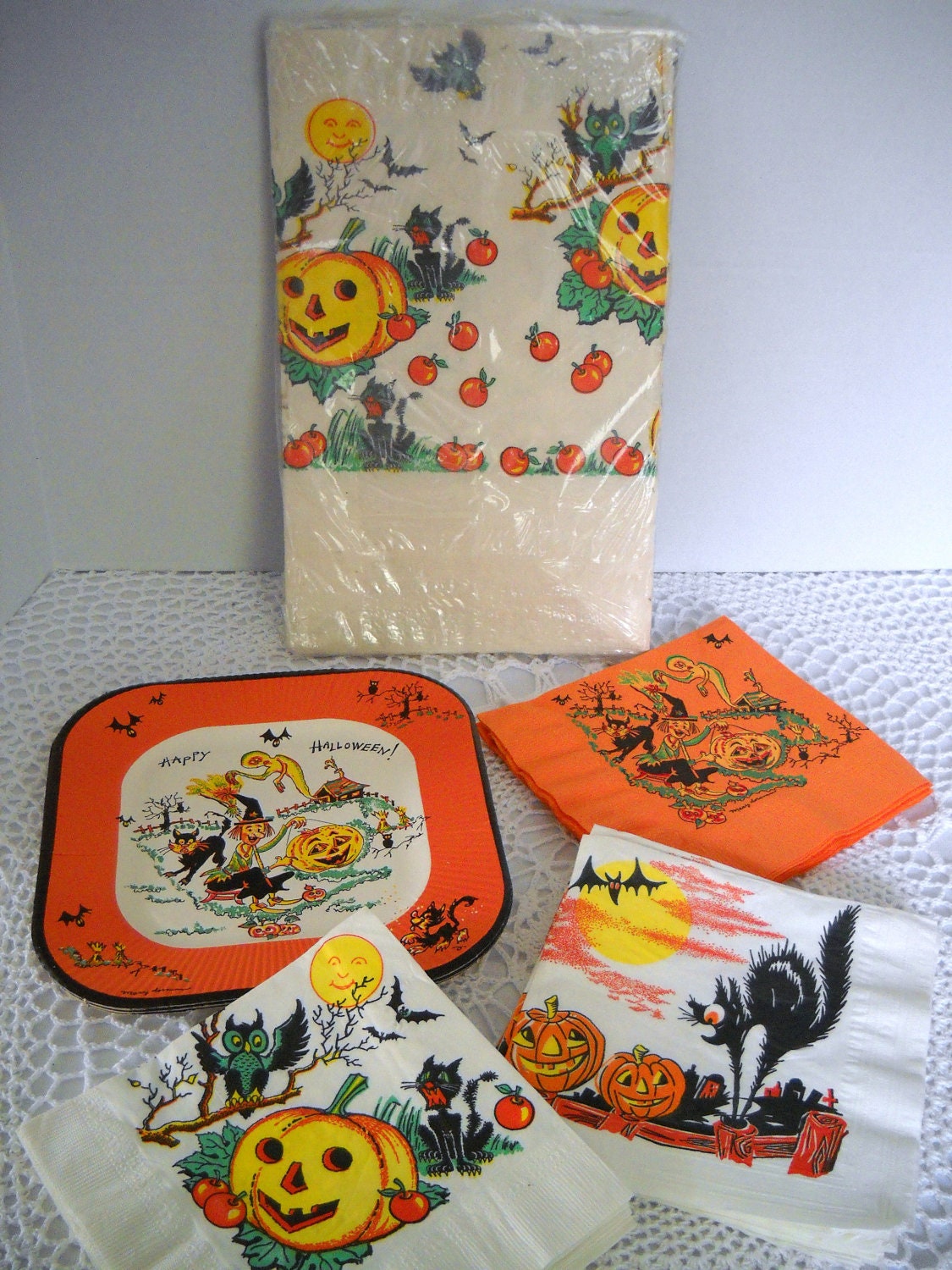 Vintage 1950s Halloween Paper Napkins Plates and by TammyMadeIt