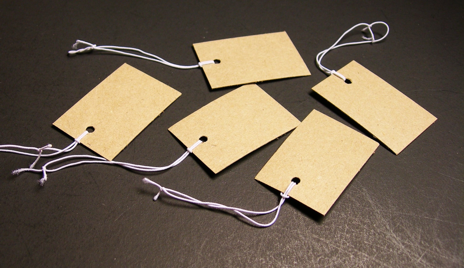 100 pcs display tags with elastic string