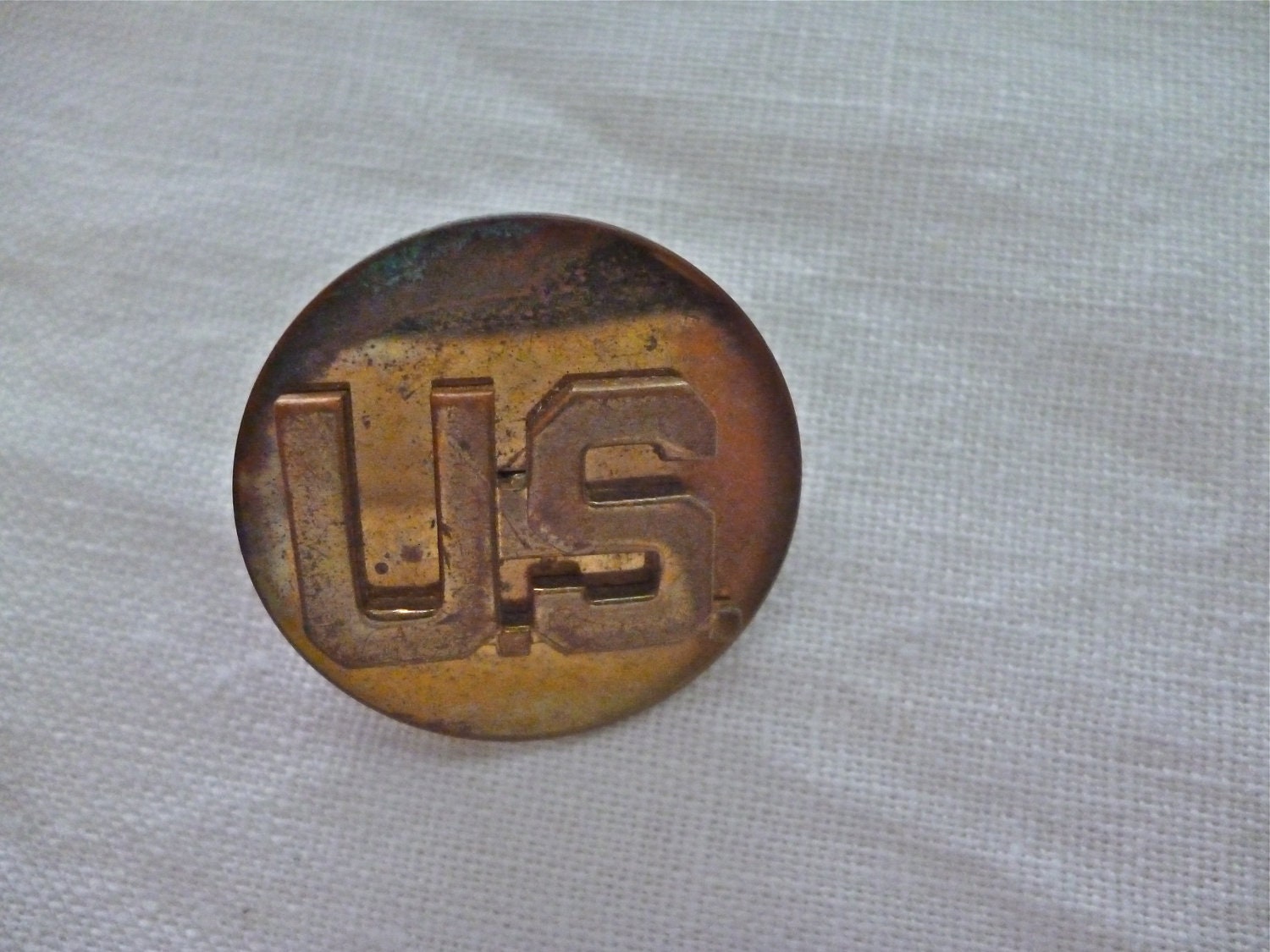 WWII U.S. military brass pin button Krew GI marked