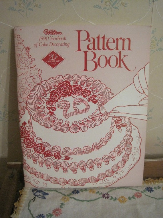 1990 Wilton Cake Decorating Pattern Book