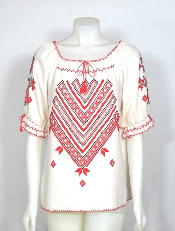 VINTAGE 1970s Embroidered Peasant Blouse