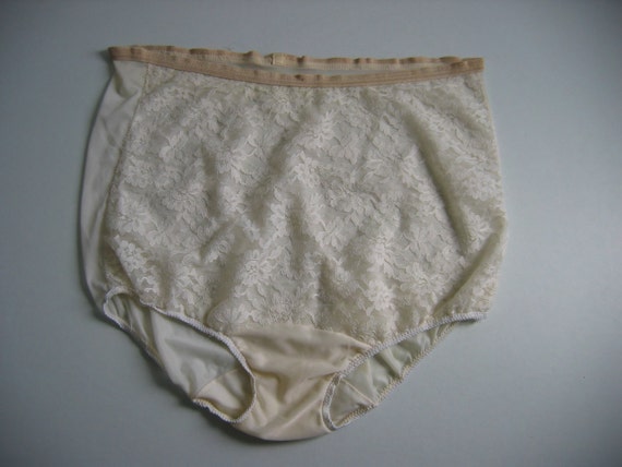 puffs of popped elastic on the waistbands | WordReference Forums
