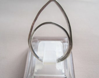 Sterling Drop Ring . Contemporary Silver Ring . Sterling Silver Wire Ring . Bague Contemporain . Stacking Ring . Modern Design . Wire Ring