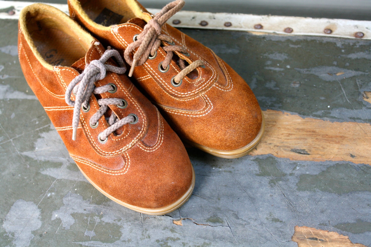 Caramel-colored sueded leather lace-up shoes. Womens Size