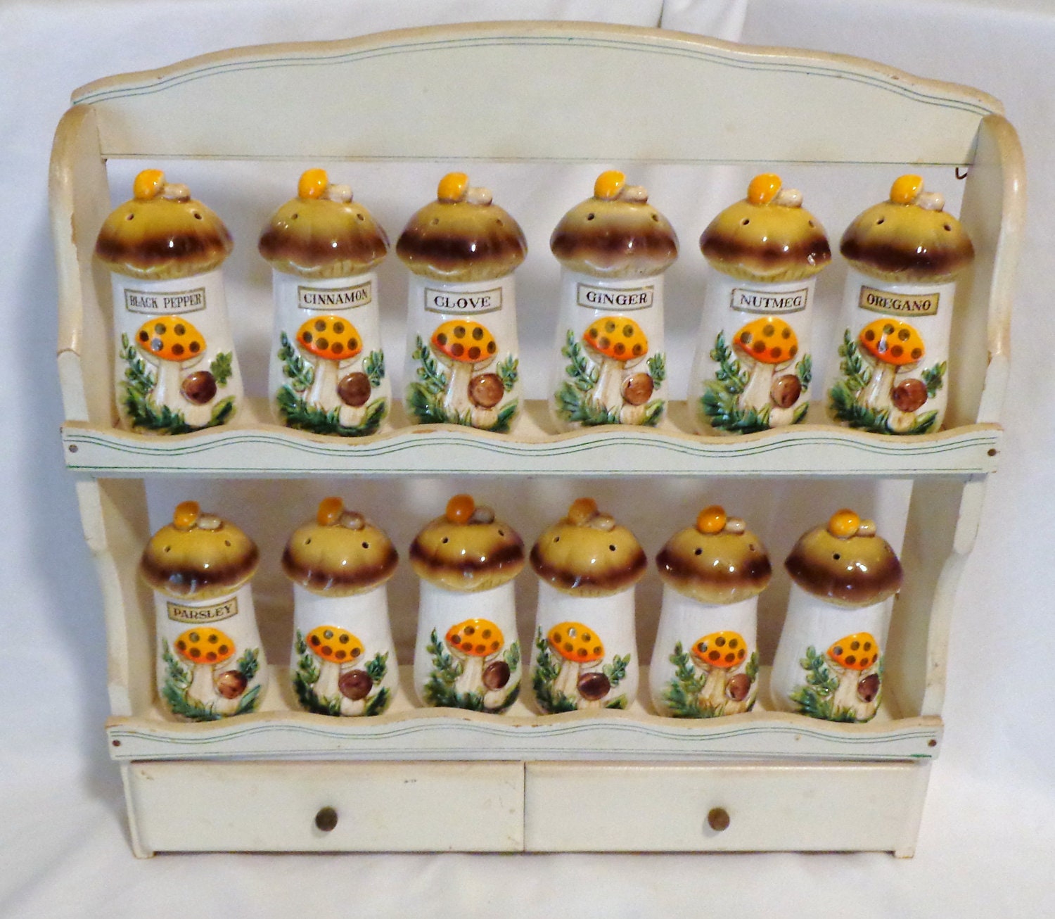 Merry Mushroom Spice Rack with 12 spice shakers