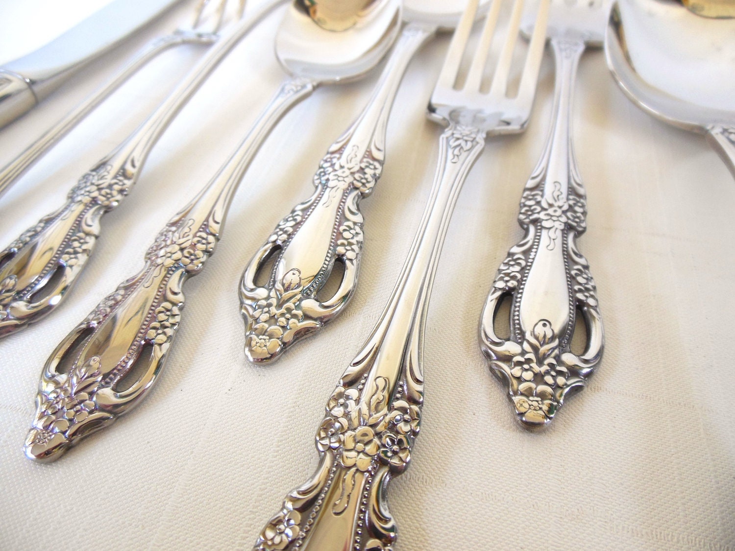 Oneida Raphael Distinction Deluxe / USA Stainless Flatware