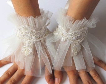 Ivory tulle cuffs, Bridal fingerless gloves, Victorian lace cuff bracelet, Wedding Gloves, Lace Mittens, Bride accessories, Summer Wedding