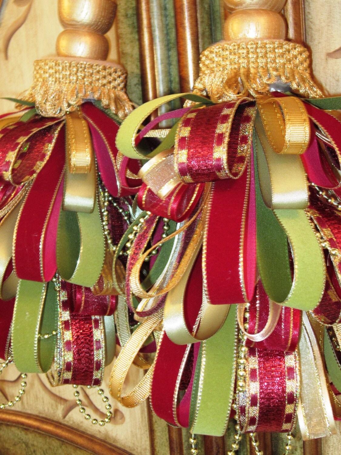 Victorian Gold Decorative Tassel Set 2