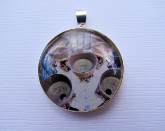 Origin  2011-88 - RESIN/ALUM MAGNETIC CLASP PENDANT - 18