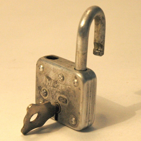 Vintage Master Lock Padlock 44 5 B Keys Small   Il 570xN.472046529 I04q 