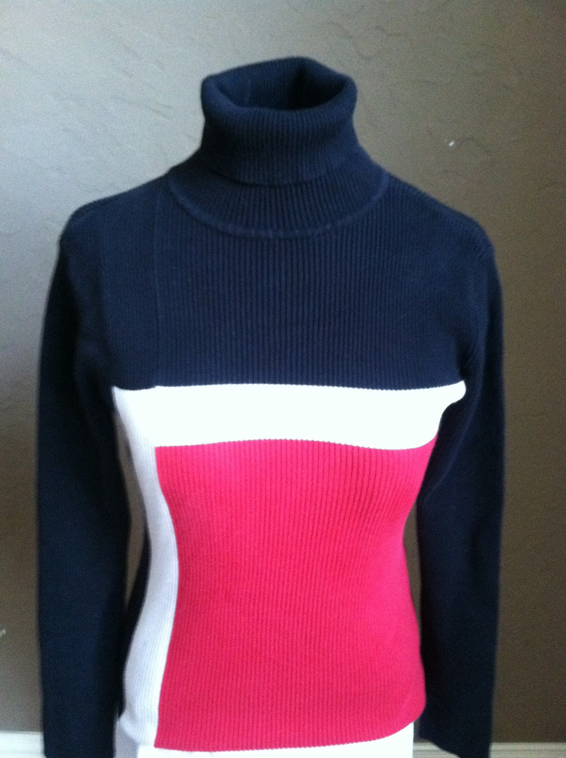 VINTAGE TURTLENECK, 70s unique design Haute Juice
