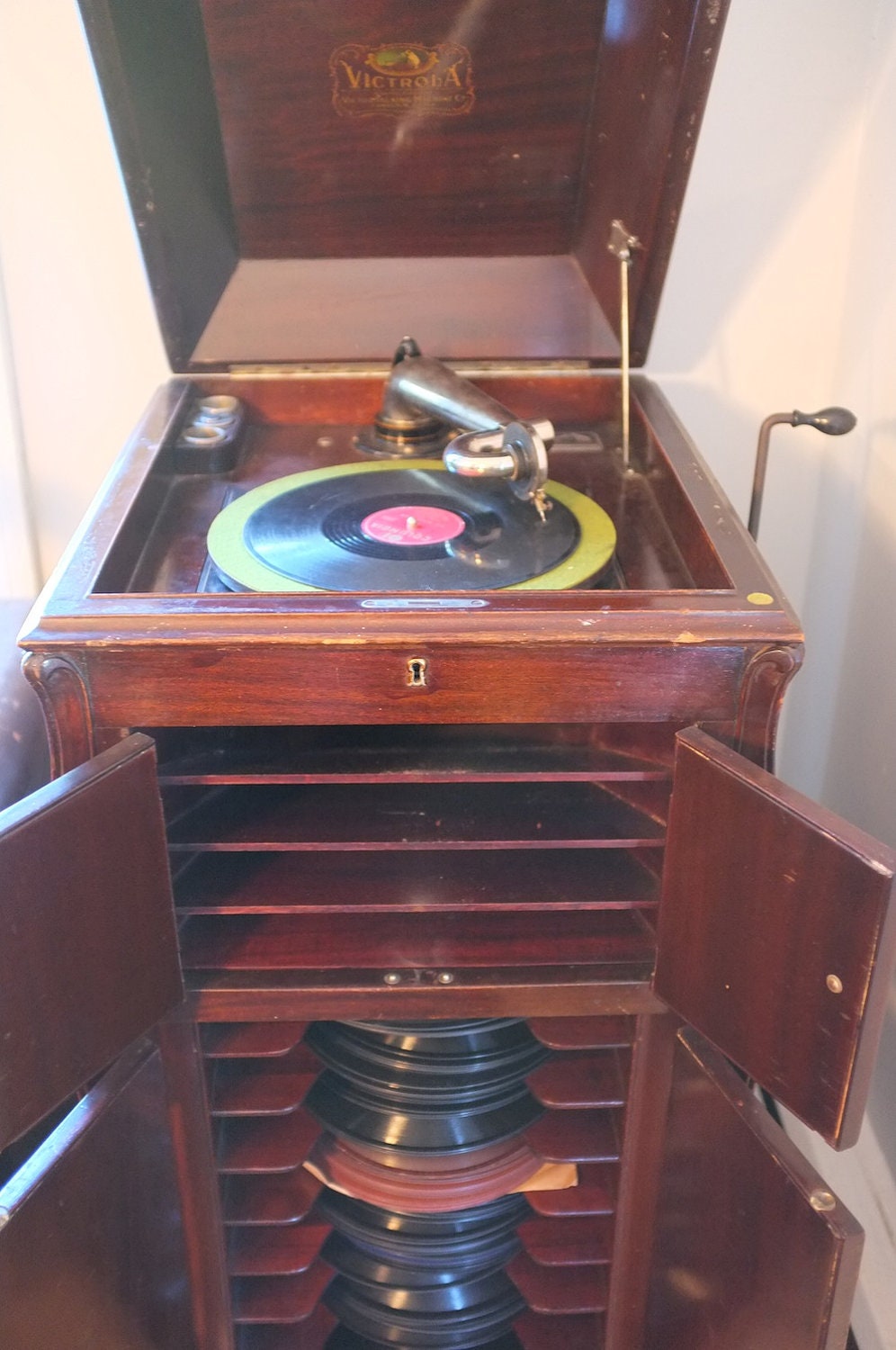 Mahogany Victor Victrola 78 Record Player