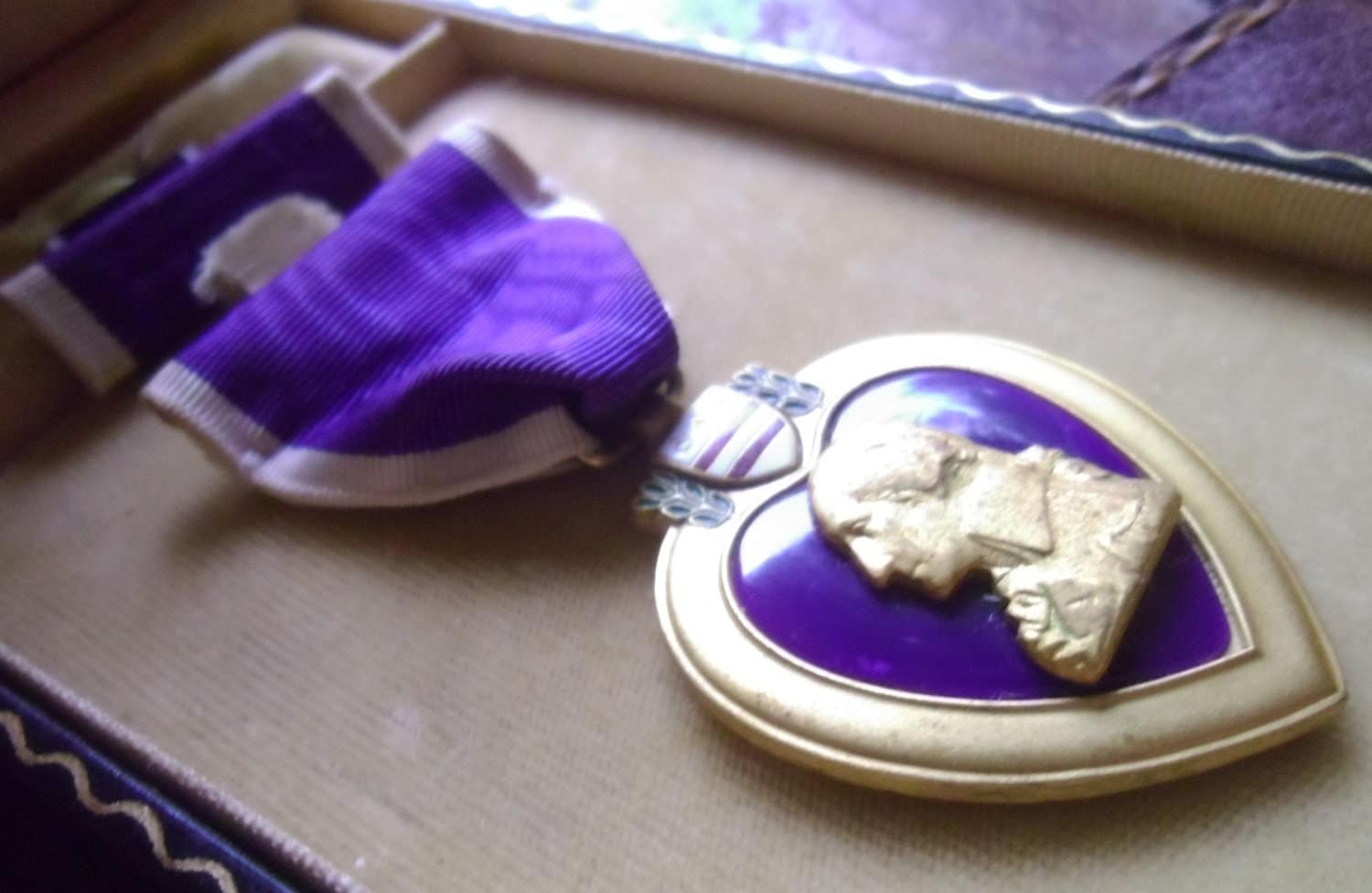 Authentic WWII WW2 Purple Heart Medal with Presentation Case