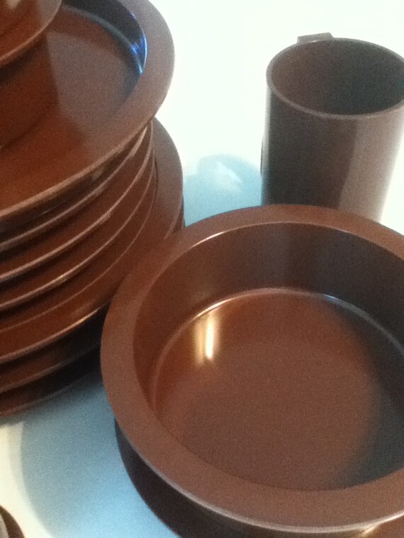Dansk melamine dinnerware set picnicware camping gear barbecue pool party chocolate brown