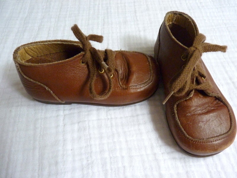 Vintage leather shoes toddler size 8 2T to 3T. Buster Brown