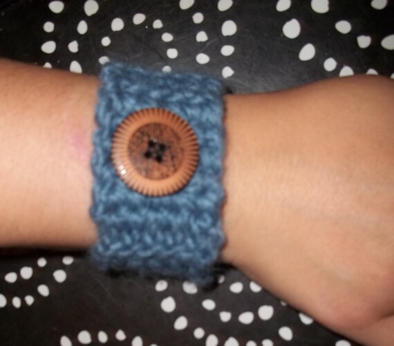 Items similar to Woollen Wristband, a Crochet Band for the Wrist