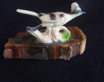 Porcelain Road RunnerStatue Mounted on Petrified Wood Collectible souvenir paperweight