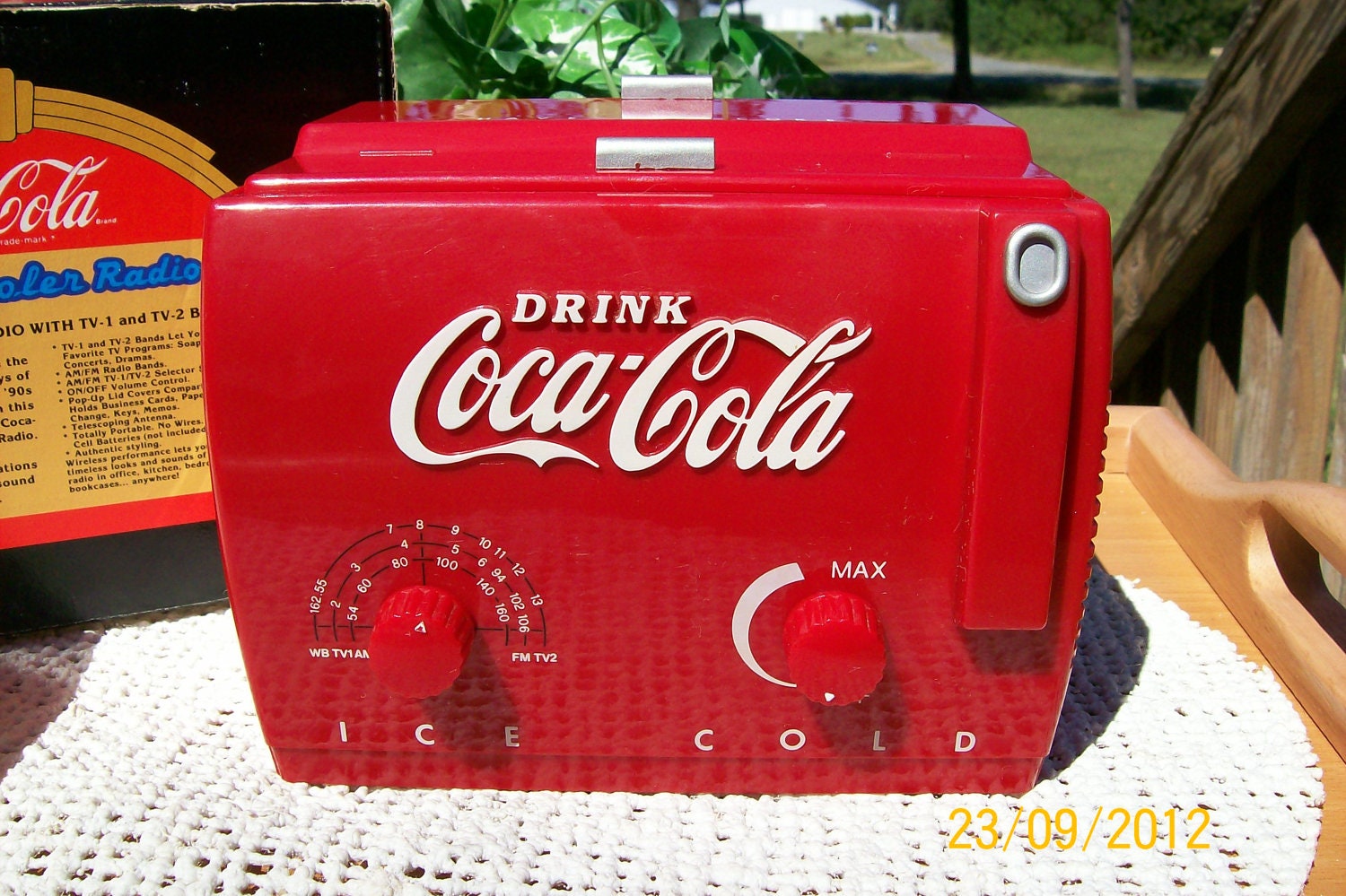 Vintage Coca Cola Mini Cooler AM / FM / TV1 / TV2 Radio