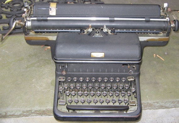 vintage-1940-s-royal-typewriter-kmm-rare-25-wide