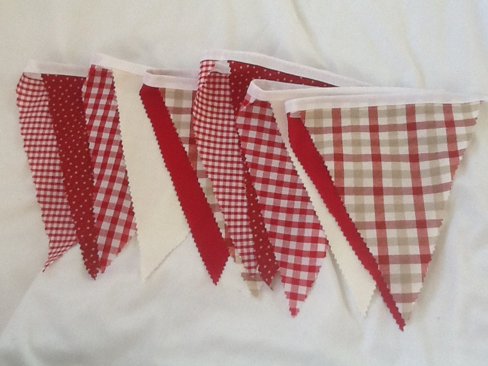 Traditional vintage look handmade Christmas bunting - red, cream and white