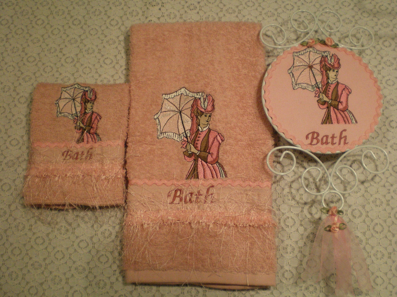 Victorian Lady Bath Towel & Wall Hanging SetPink