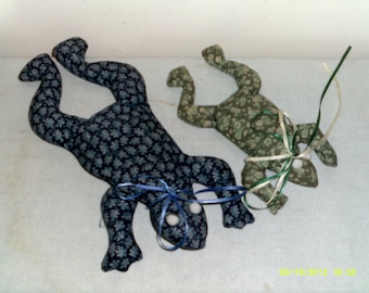 Calico Bean Bag Frogs, Vintage Amish Made Set of Two, Bean Bag Frogs, Calico Frogs, Bean Bag Animals, Hand Made Frogs, Bean Bags
