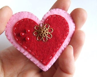 Items similar to Heart with arrow, Valentine gift, crochet heart magnet ...