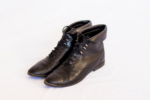 leather black ankle lace ups peter pan boots size 8 by ChicOrigins