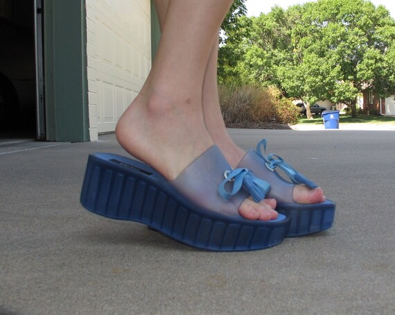 dkny jelly sandals