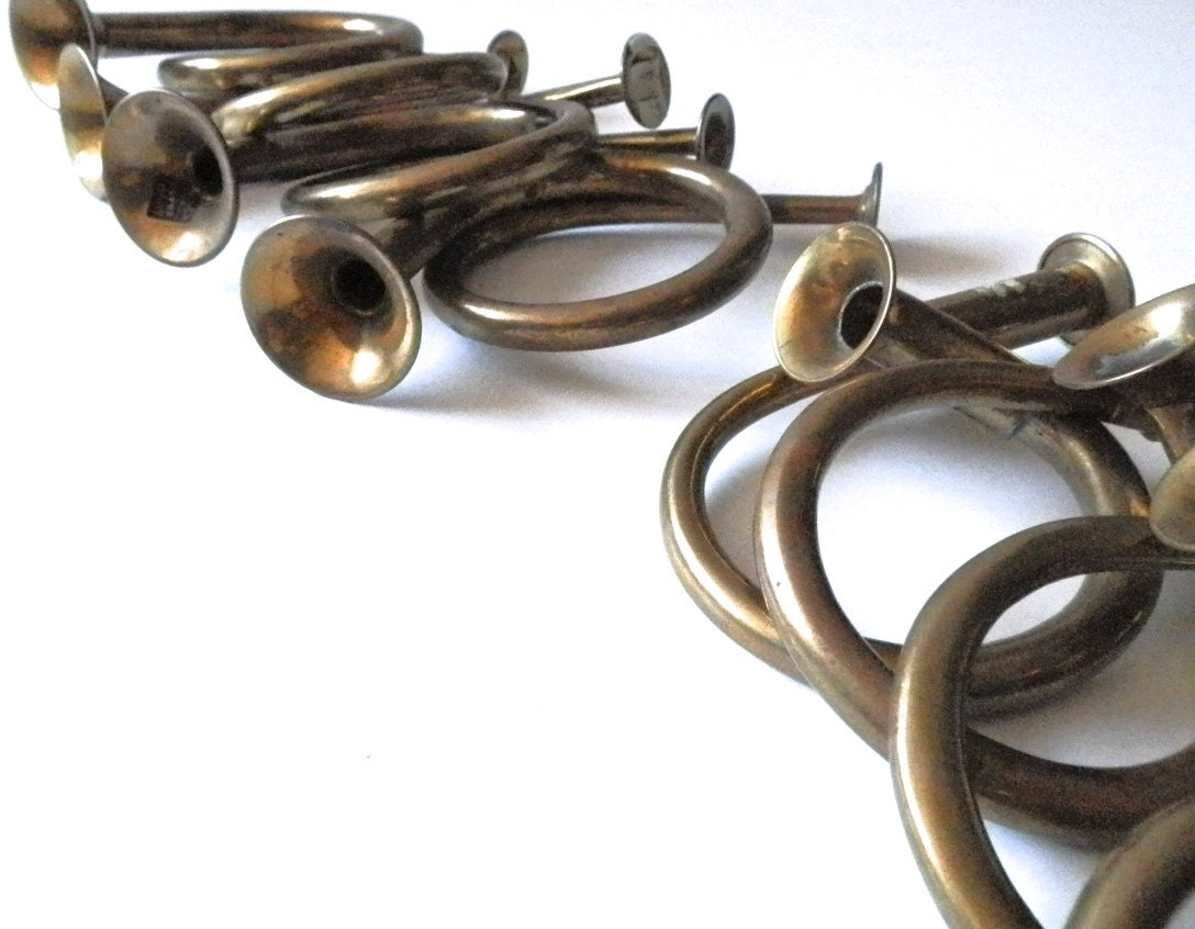 Vintage Brass French Horns Holiday Decor by DairyFarmAntiques