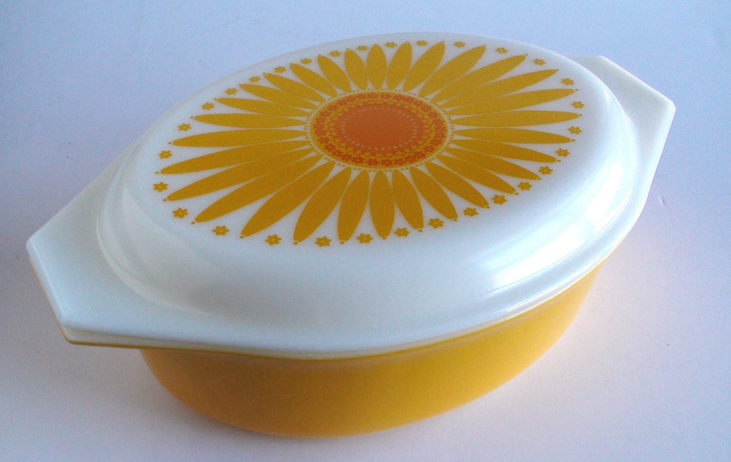 Vintage Pyrex Yellow Oval Casserole with Daisy Lid
