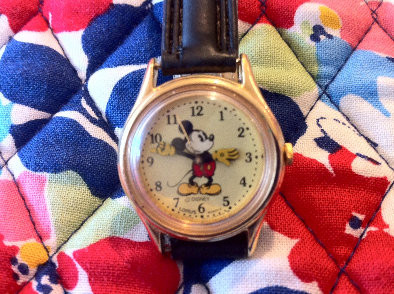 MICKEY MOUSE Watch / Yellow Gloves / Disney Lorus / New Old